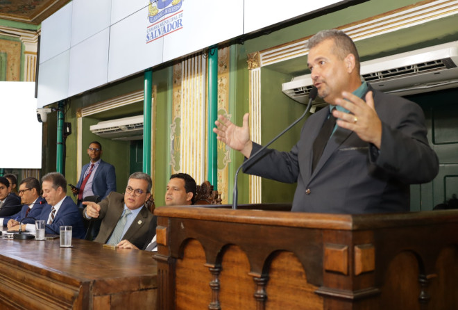 Gordinho da Favela apresenta projeto para priorizar a Primeira Infância no PPA 2026–2029 de Salvador